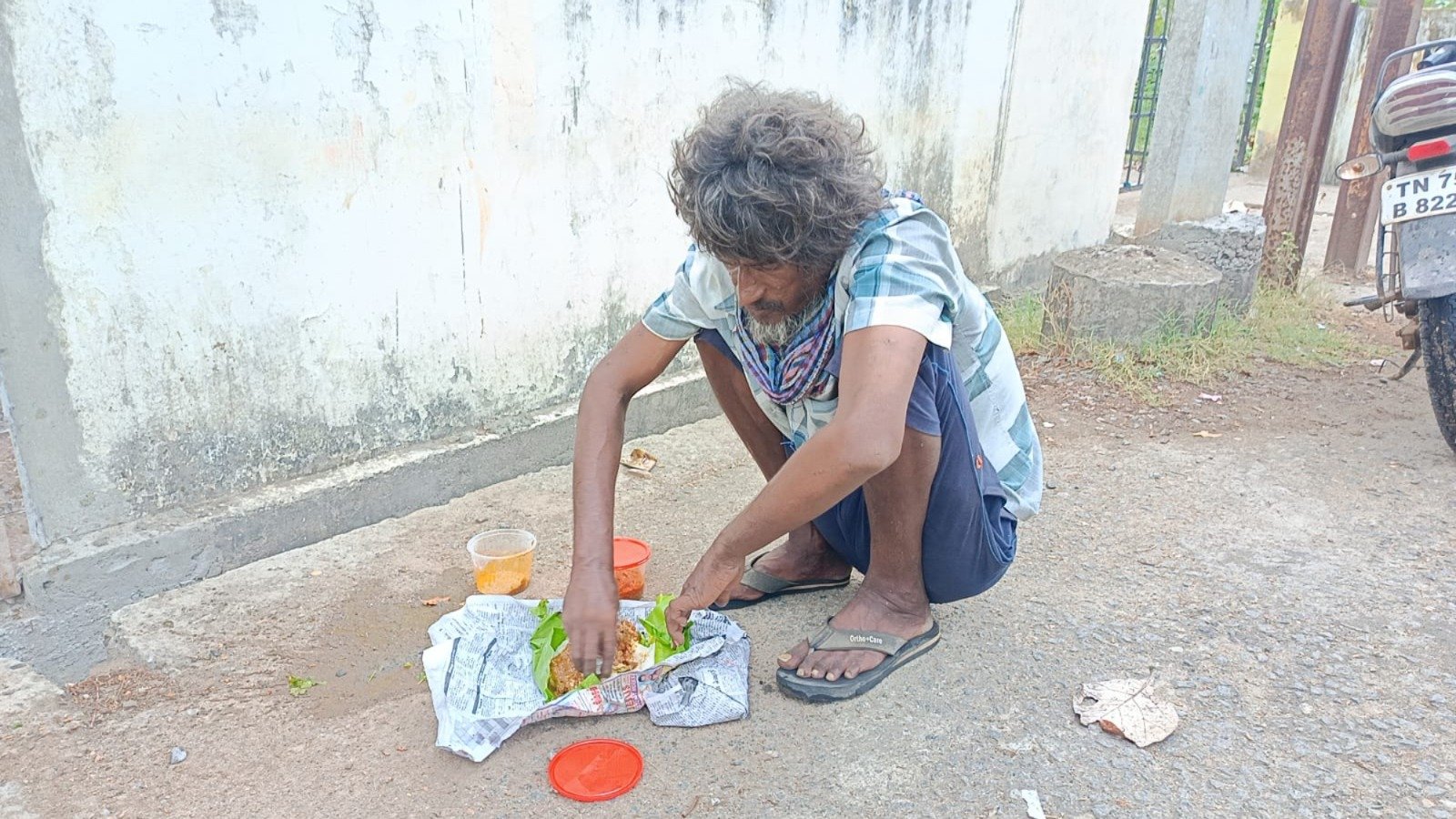 Feed Nation Foundation volunteers distributing food in Nagercoil, Tamil Nadu