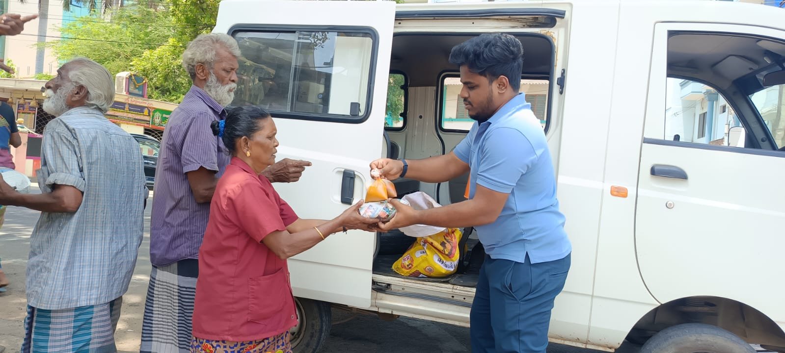 Feed Nation Foundation volunteers distributing food in Nagercoil, Tamil Nadu